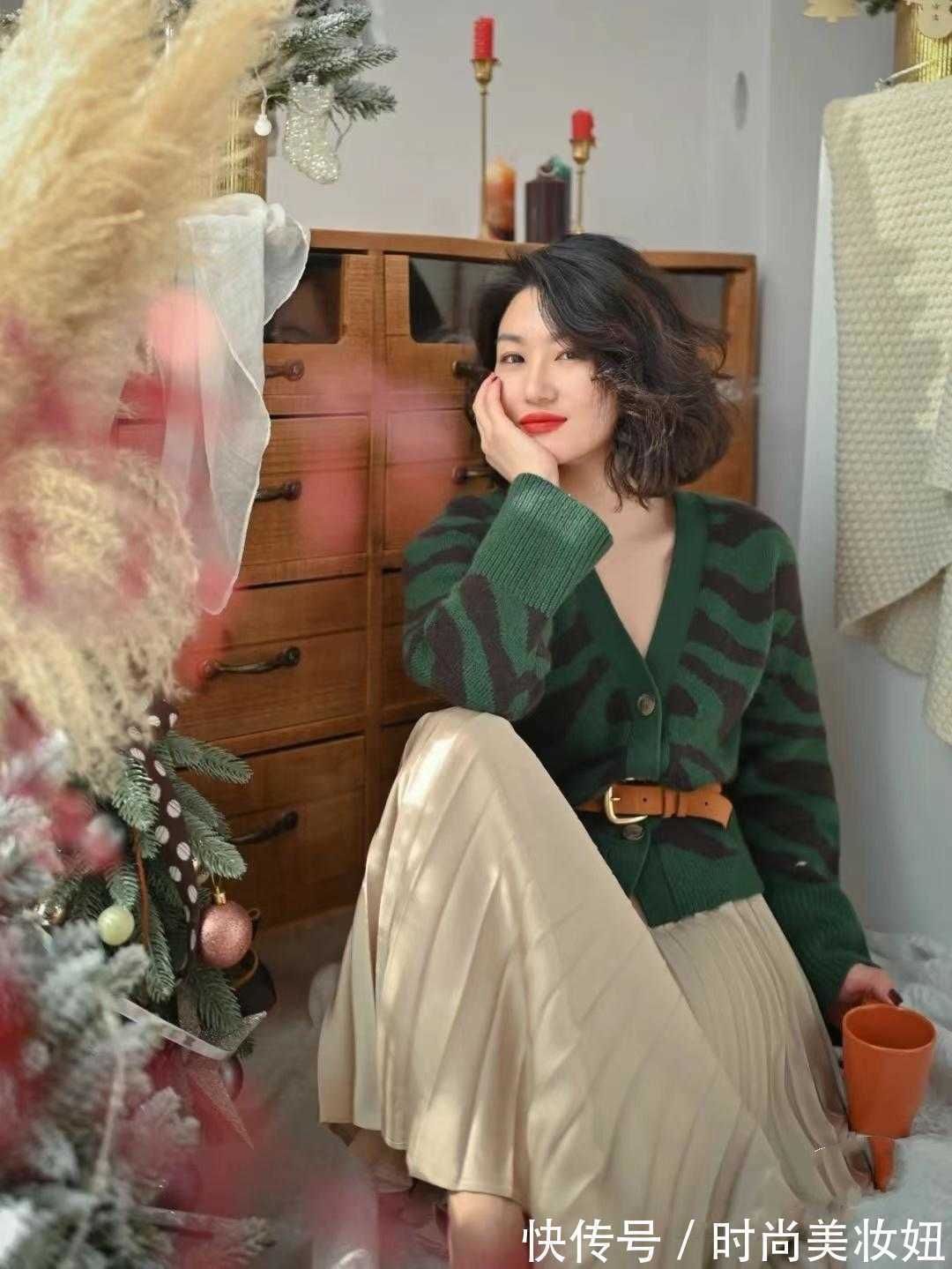 驼色 超显气质的“撞色”穿搭,每一套都很复古优雅,适合40岁女人