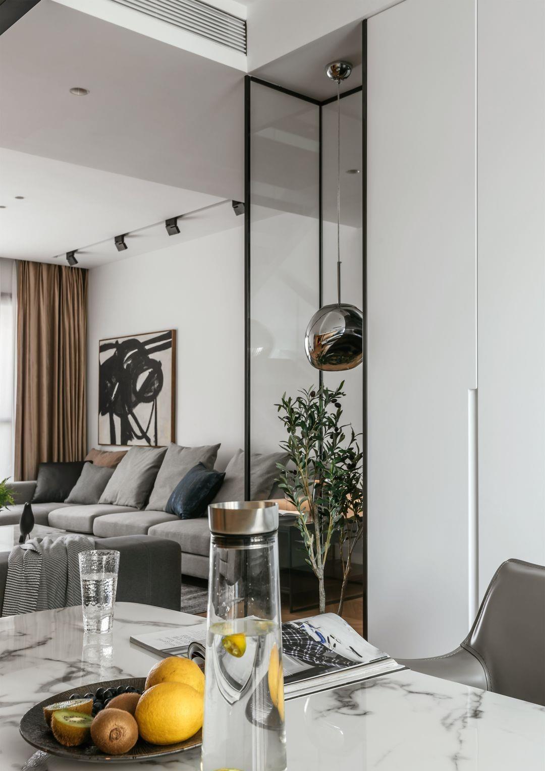 灰色|200平的简约风复式,用黑白的素雅和实木的温润,塑造最真实的家