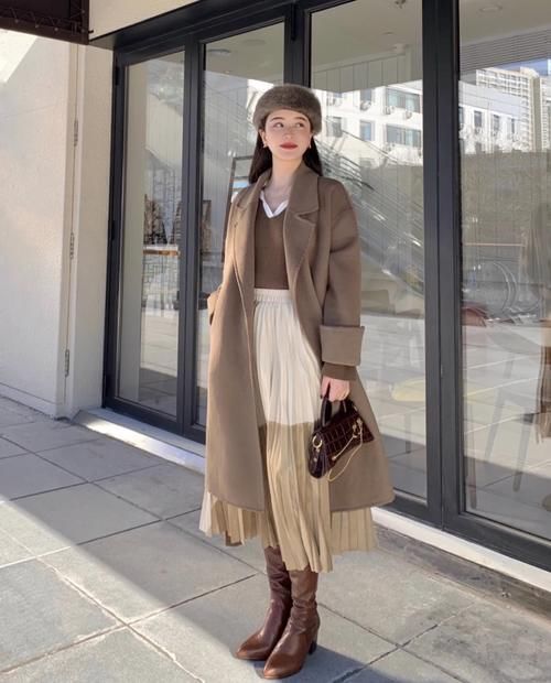 早春穿大衣还只穿“光腿神器”吗?这样穿,优雅气质又时髦洋气