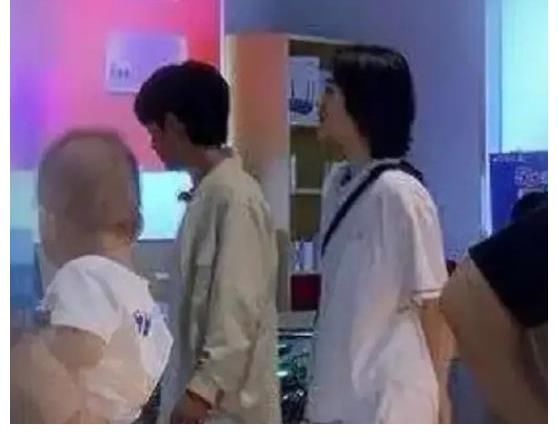 姚安娜比丁|二公主姚安娜最新路透，生圖顏值超抗打，跟丁真站一起竟比他還高