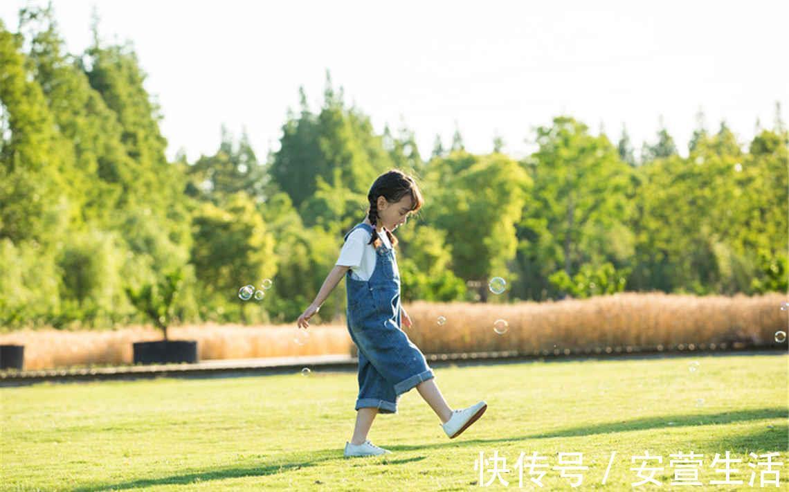 女孩|女孩啥时候第一次来例假?年龄不合适可能影响身高,父母需重视