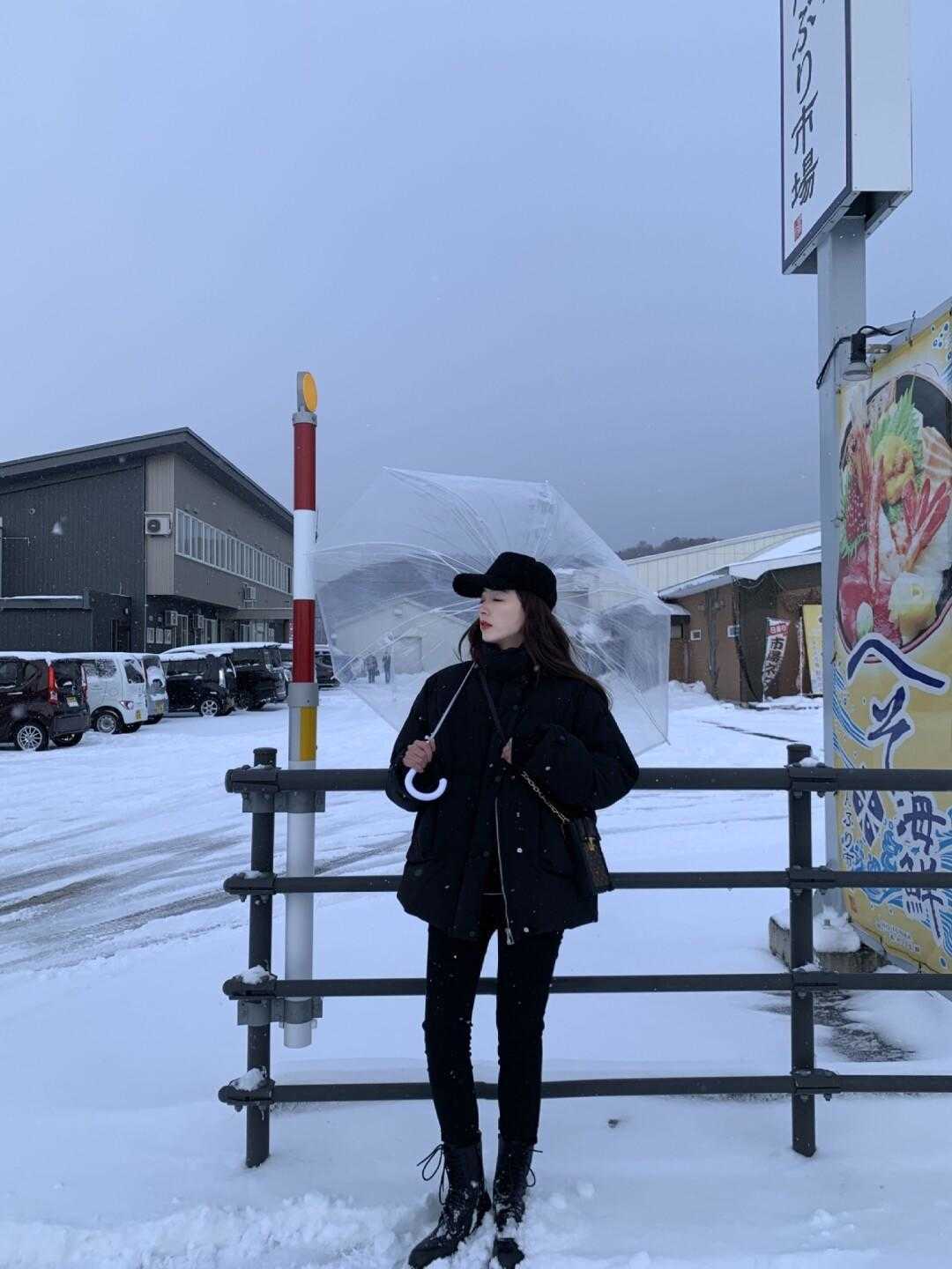 打底裤|过冬的必备羽绒服,黑色羽绒服的n种搭配,气质减龄又显瘦