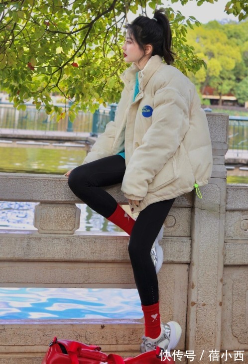 冬季|穿羽绒服总显胖?学会这个“上宽下紧”搭配法则,冬季最in的存在