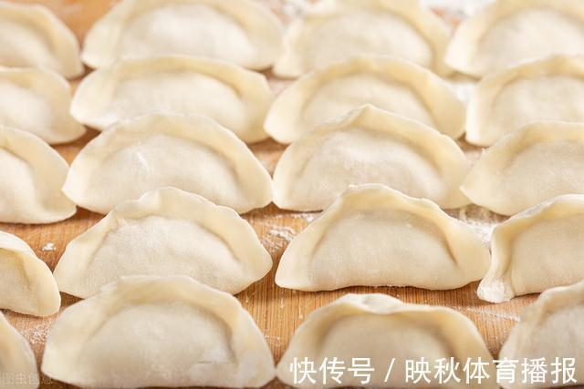 好吃|酸菜饺子好吃有窍门,牢记调馅料的3个技巧,饺子好吃又香醇