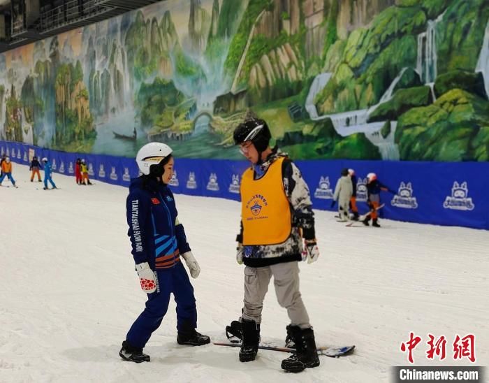 北京冬奥会|“冷资源”成了“热经济” 浙江民众冰雪健身迎冬奥