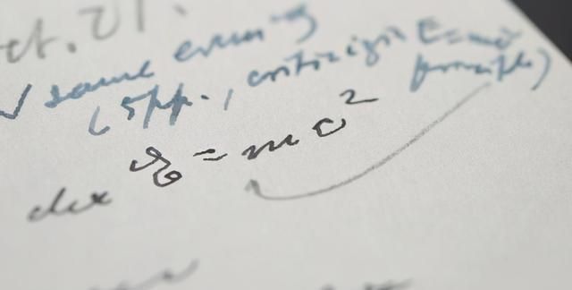 广义相对论 E=mc威武!爱因斯坦亲笔信卖出120万美元高价