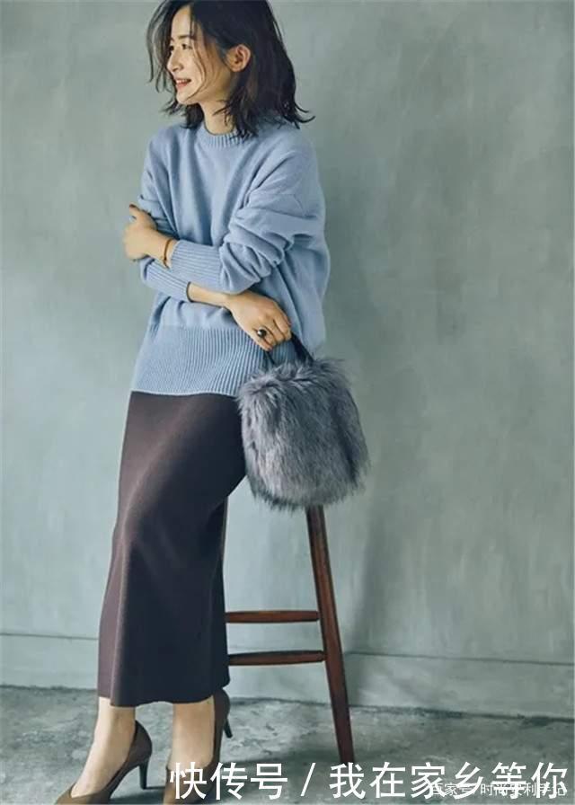 别小瞧了中年妈妈!你看看她们的打扮,优雅又时髦,一点也不服老