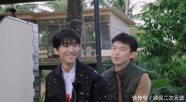 《少年》最卑微的嘉宾,全程镜头十分钟不到,却还要一直赔笑