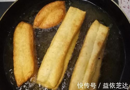 配方|教你家庭版健康油条的配方做法,不用泡打粉,蓬松酥脆,个个空心