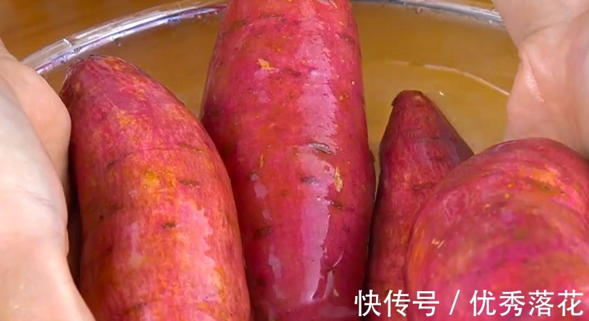想吃烤红薯没有烤箱也能做！香甜软糯还“流糖”，不输外面卖的！