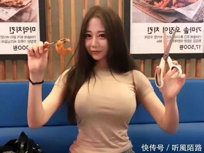搭配|街拍：妖冶率直迷人的美女，走心搭配在路人中很显眼！