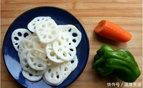 莲藕|为何莲藕一炒就发黑?大厨告诉你,锅里放“它”,白净入味又好吃