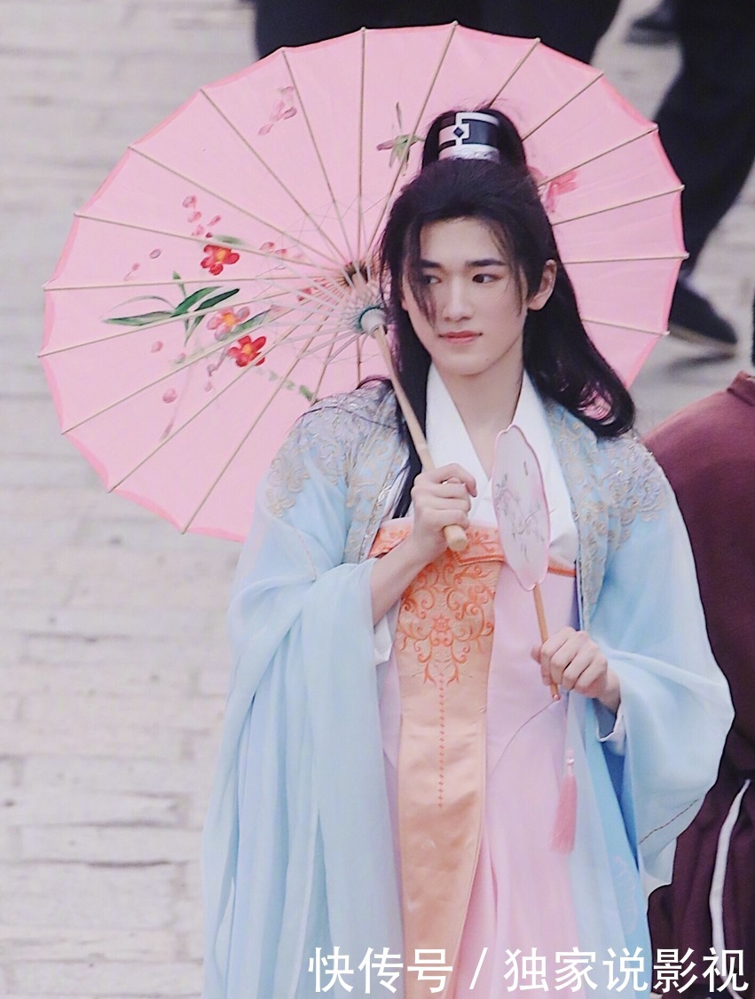 那英罕见穿古装与杨紫、宋亚轩合录综艺，《萌探探探案》惹期待