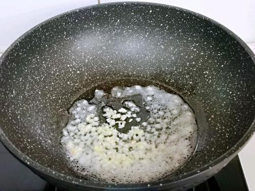  干净之后|荷兰豆和海鲜菇是“天生一对”，炒一炒，味道鲜美超下饭