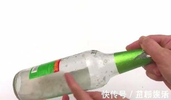 夏天把啤酒插进下水道里,解决了家家户户的困扰,后悔现在才知道