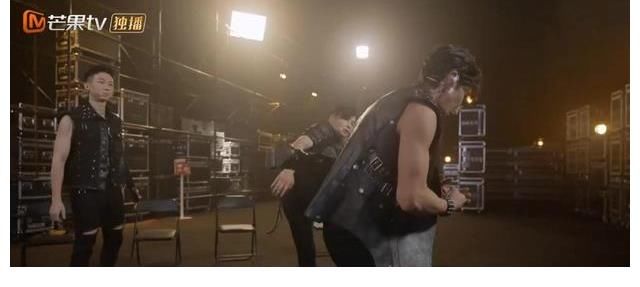 披荆斩棘的哥哥|《披荆斩棘的哥哥》张晋部落，武术元素创意十足，白举纲燃炸全场