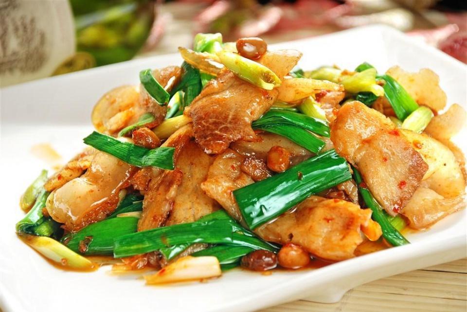 厨师长教你做正宗回锅肉,肥而不腻,特别下饭,看一遍就能学会