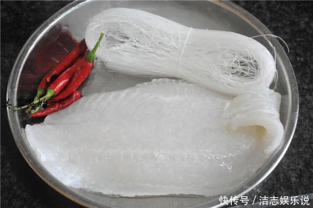 这鱼没有一根刺，特别适合孩子吃，做法简单，入锅一蒸细嫩开胃