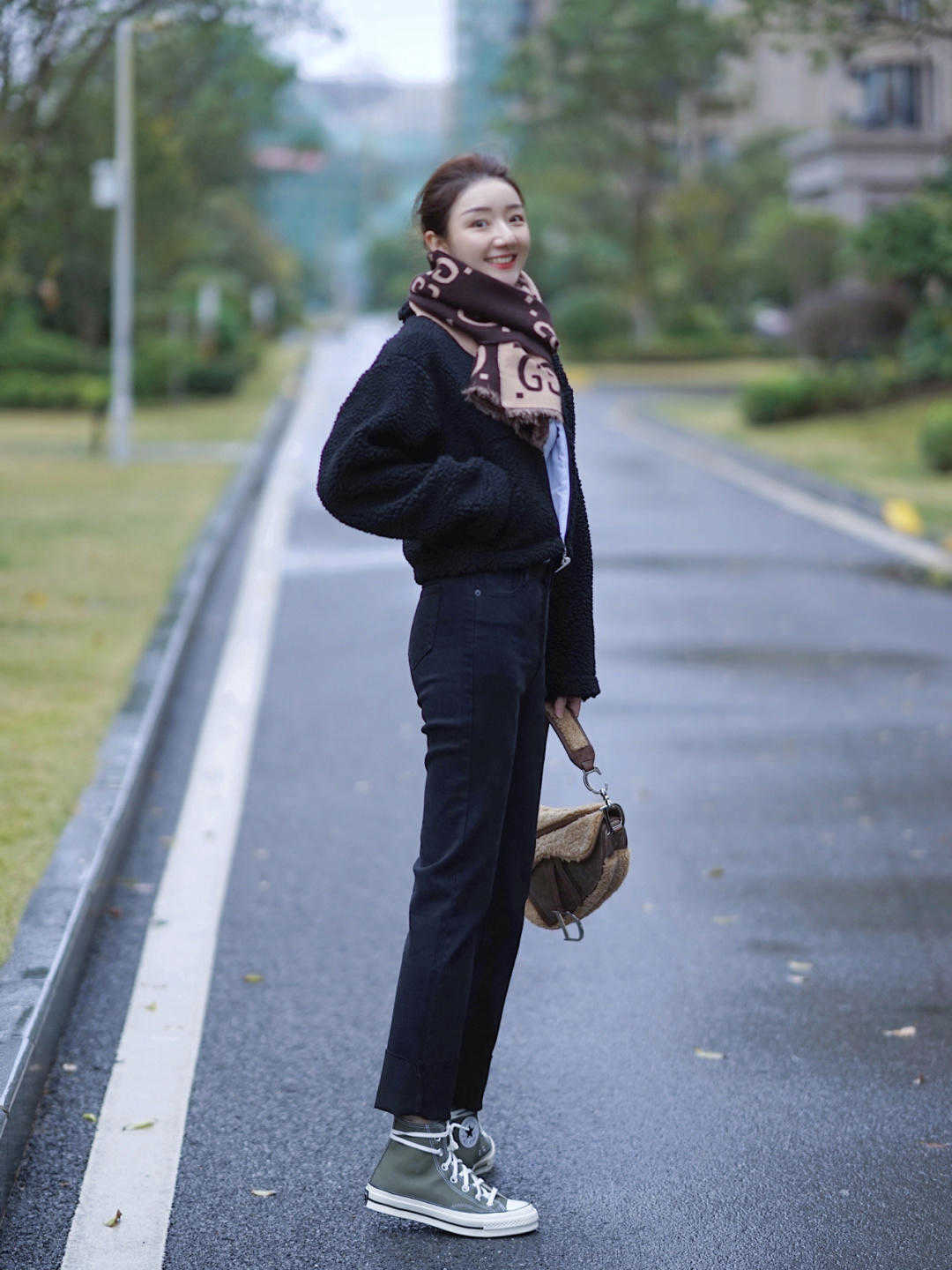 大衣 冬天穿裤子就选黑色牛仔裤,简约百搭不挑人,照着穿就对了