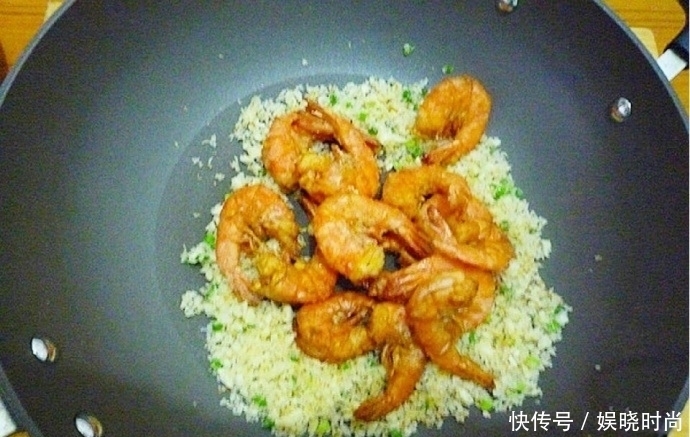 不放过|蒜蓉椒盐虾,让你连虾壳都不放过的大虾做法,还有着浓浓的蒜香