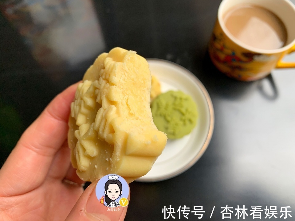 黑芝麻|建议老年人别舍不得花钱，这5款小零食，经常吃一点，气色好！