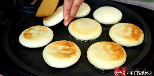 馅料|教你糯米芝麻小糖饼的做法,外酥里糯,馅料香甜,大人孩子都爱吃