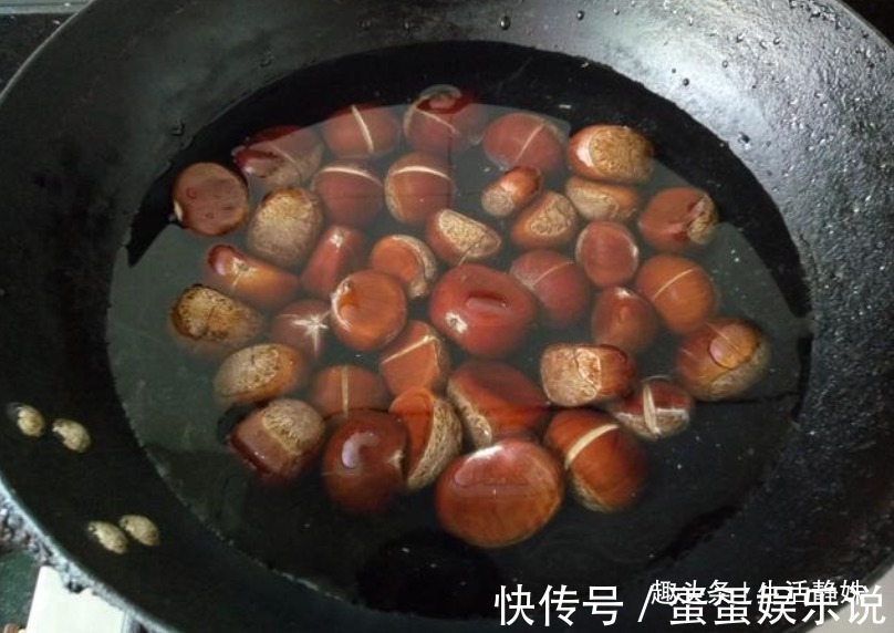 板栗好吃皮难剥教你一捏壳就脱落的诀窍，一分钟能剥一大盘！