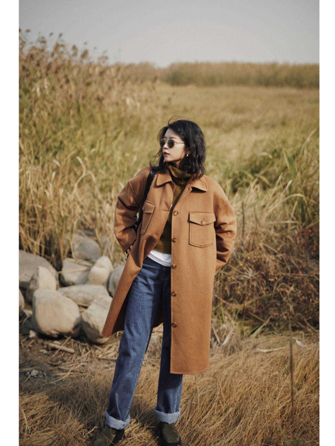 直筒裤 冬天大衣别再配裙子了!与卷边直筒裤搭配,保暖舒适还有气场