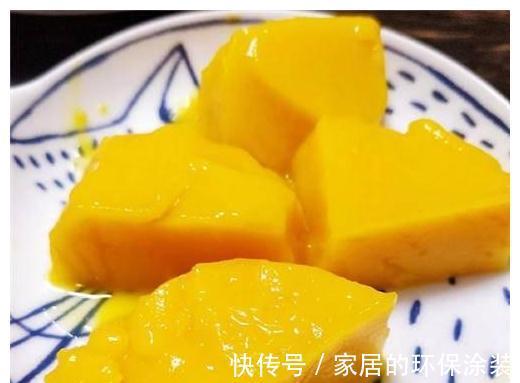 小半个南瓜，1杯牛奶，冰箱里一放，入口即化香滑无比，消暑除烦