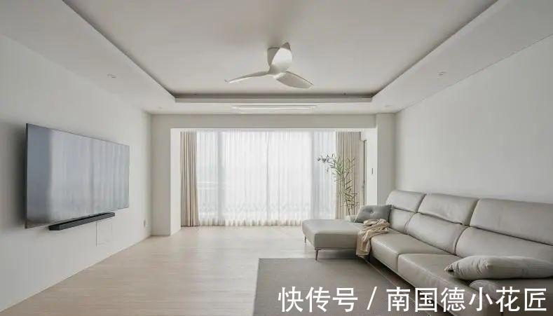 书桌|坚守自己的装修准则:简装为主,7个细节,再多住20年仍是经典