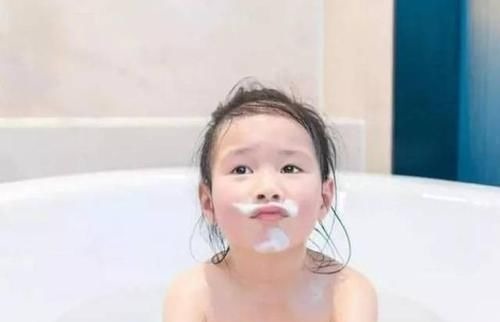 胡子|洗澡时，女儿：妈妈，你那里怎么有“胡子”？妈妈回答有教育意义