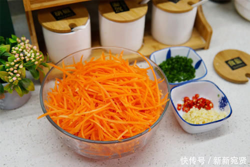 给年夜饭加道菜,“财源滚滚”端上桌,寓意好运齐来,八方进财