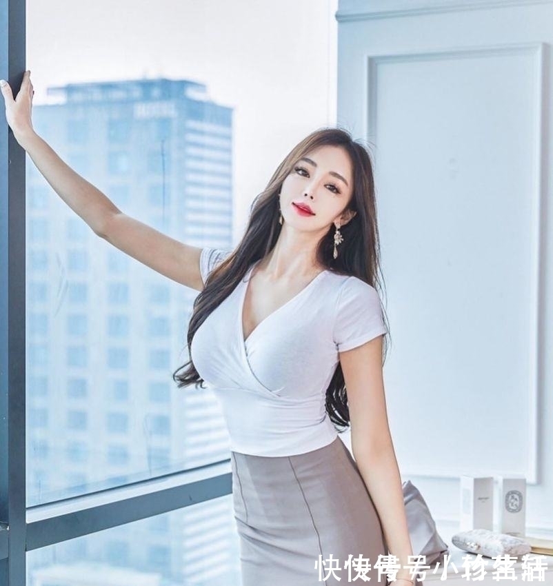 衬衫搭配 心动女生系列32经典职业装时尚优雅,浅色系的搭配,尽显成熟干练