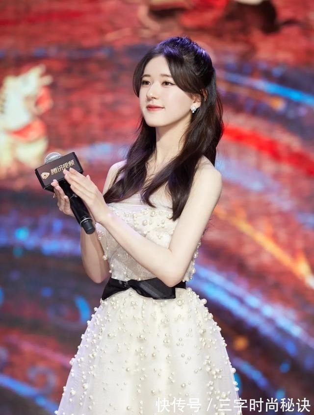 弧度 告别假发片,赵露思同款“头包脸”发型超显瘦!