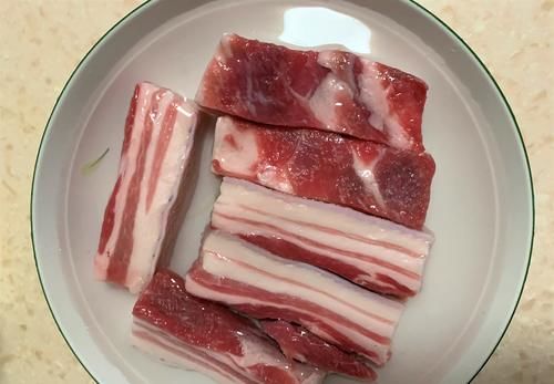 为孩子们准备的扣肉-迷你版，不油不腻，上桌后连汤都不剩，连吃三碗饭