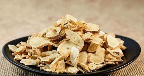 补气|黄芪是个宝,乱喝也不好,喝对了,养肝补肾,滋养气血,美容养颜