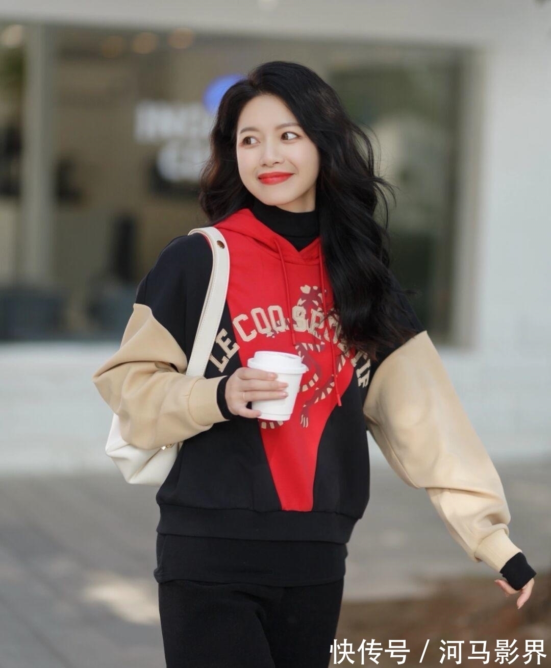 版型 时髦的女人,衣橱里一定有“卫衣”,搭配半身裙、裤子高级又耐看