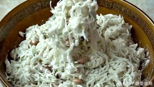 鲜嫩|丸子这样做最好吃，不放面粉不加水，鲜嫩又营养，我家2天做一回