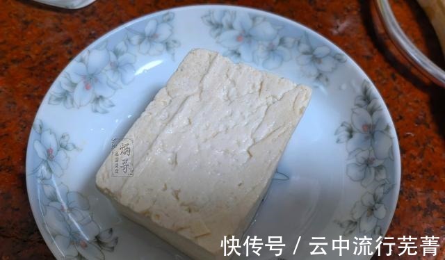 豆腐丸子|豆腐营养极高,但小孩子不喜欢吃,教你这样做,圆溜溜上桌就光盘!