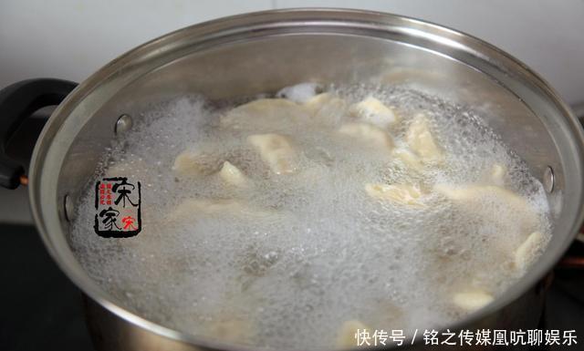 夏天吃饺子，韭菜靠边站，这菜鲜美养胃又水嫩，应该多吃