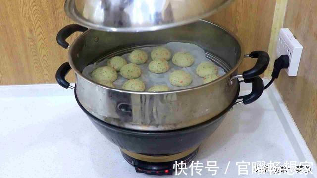 面团|馒头创新做法,不用揉面,搅一搅直接上锅蒸,做出的馒头暄软好吃