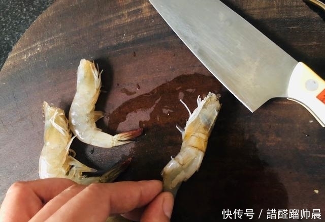 适量|不喜欢“扒虾”,虾的新做法,咸香下饭,连壳带虾全吃掉