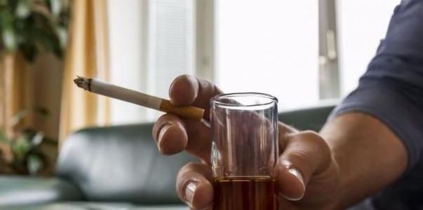 生活环境|从不碰烟酒的人,寿命会比别人长吗?专家给出的答案,有些意料