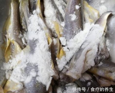 炸小黄鱼,只裹面糊就错了!多加这一料,外焦里嫩,连骨头都香酥