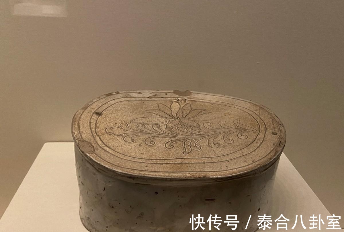 津窑|国博：类似的瓷枕做对比，外行也能分出河津窑和磁州窑