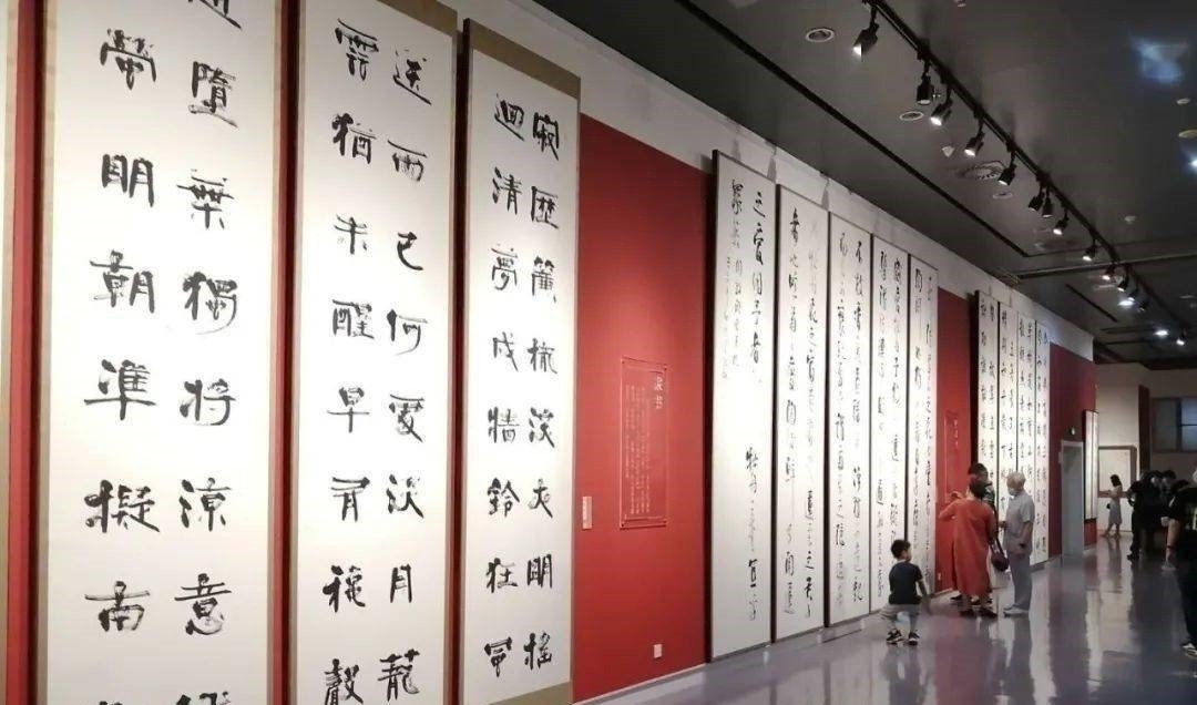 草隶!他连任两届书协主席,虽书法曾引争议,但写出个人风格值得肯定