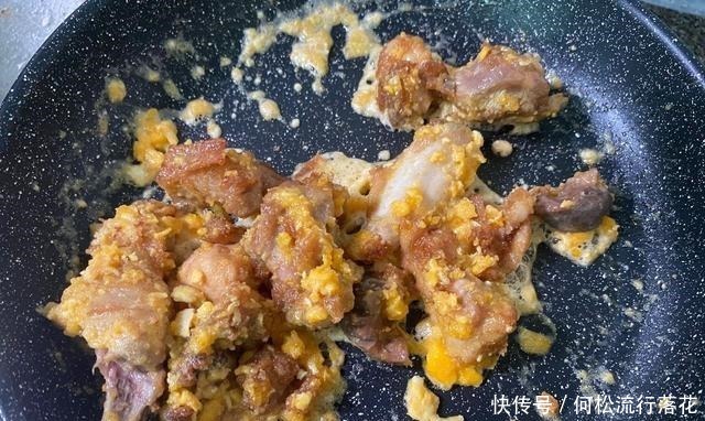  美味|咸蛋黄烤鸡，教你在家做网红美味，方法简单，味道鲜美，骨脆至香