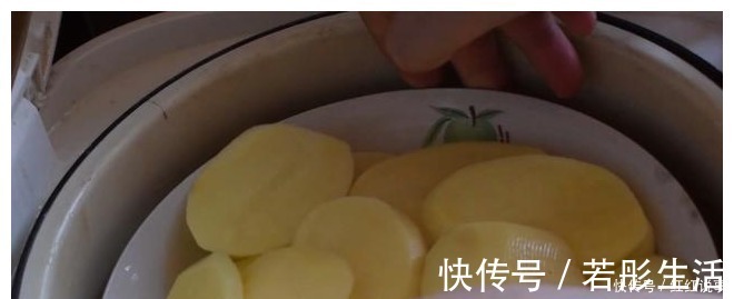 土豆片|最简单快速的早餐饼，不揉面，不擀面，筷子搅一搅，做法简单！