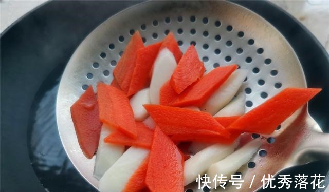 这两种蔬菜,适合冬季吃,营养不输大鱼大肉,这个做法,脆嫩可口!