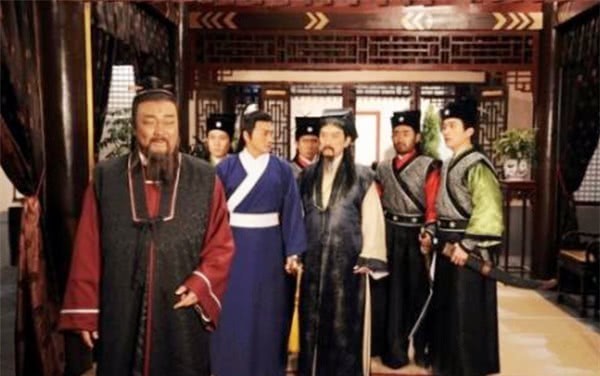 舌头|一农夫家的牛舌头被人偷了，包拯：将牛宰了，小偷自然会来自首